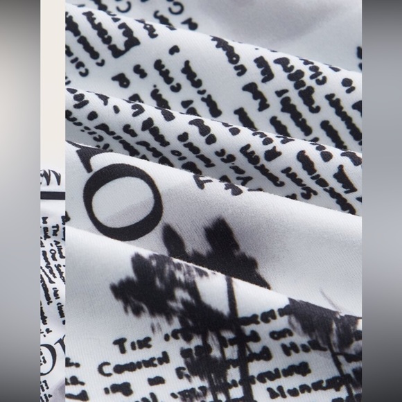✨Newspaper Print Mock Neck Crop Tee - Picture 3 of 6